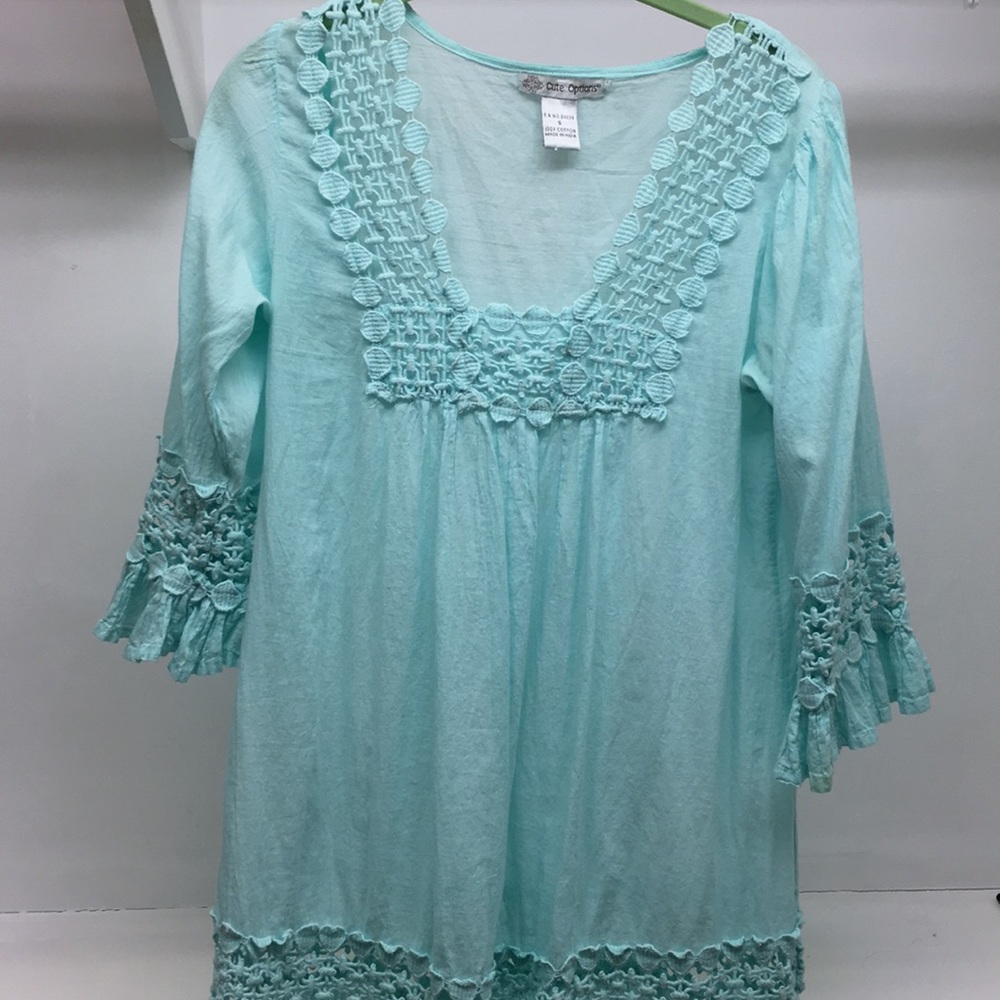 Teal Colored Top 🌺🌺